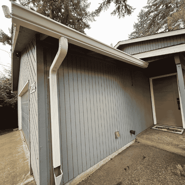 Seamless gutter installation on an Oregon home