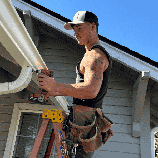 Gutter repair on an Oregon home